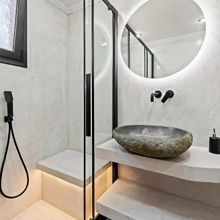 Semipuella * Áyios Nikítas