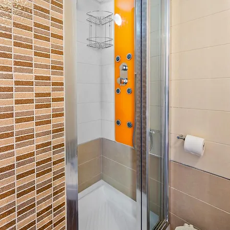 아파트 Semipuella