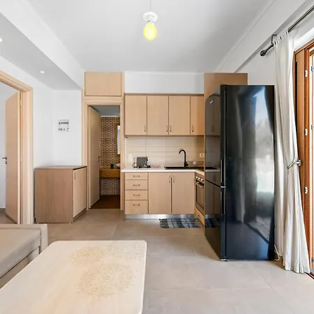 Semipuella * Áyios Nikítas