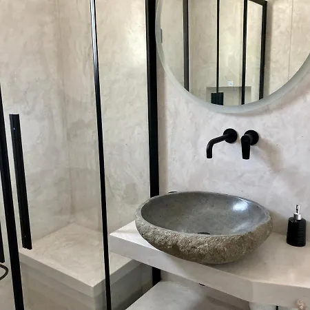 Semipuella * Áyios Nikítas