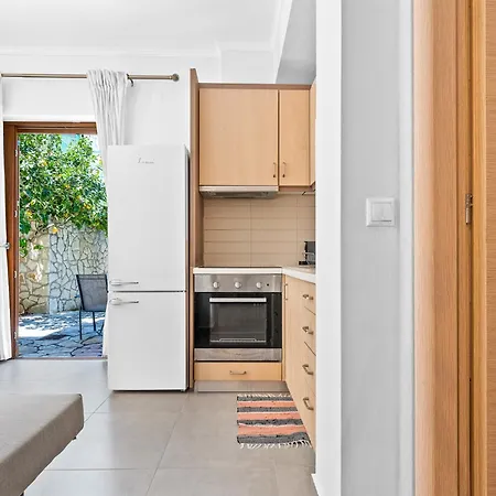 Semipuella Áyios Nikítas