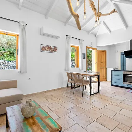 Semipuella Áyios Nikítas